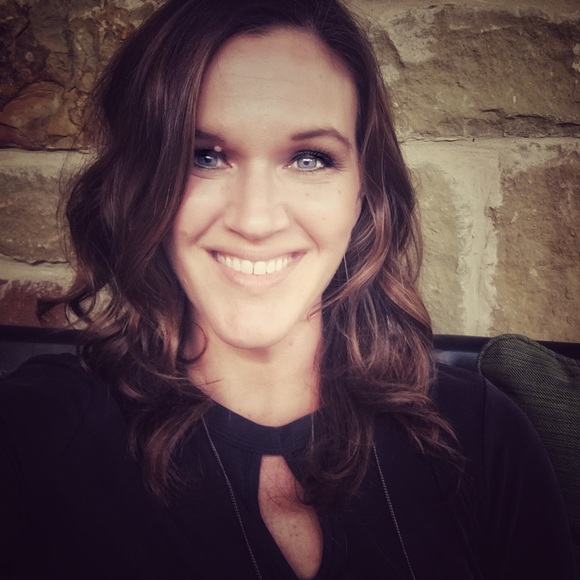 Meet your Posher, Jennifer - Picture 1 of 1